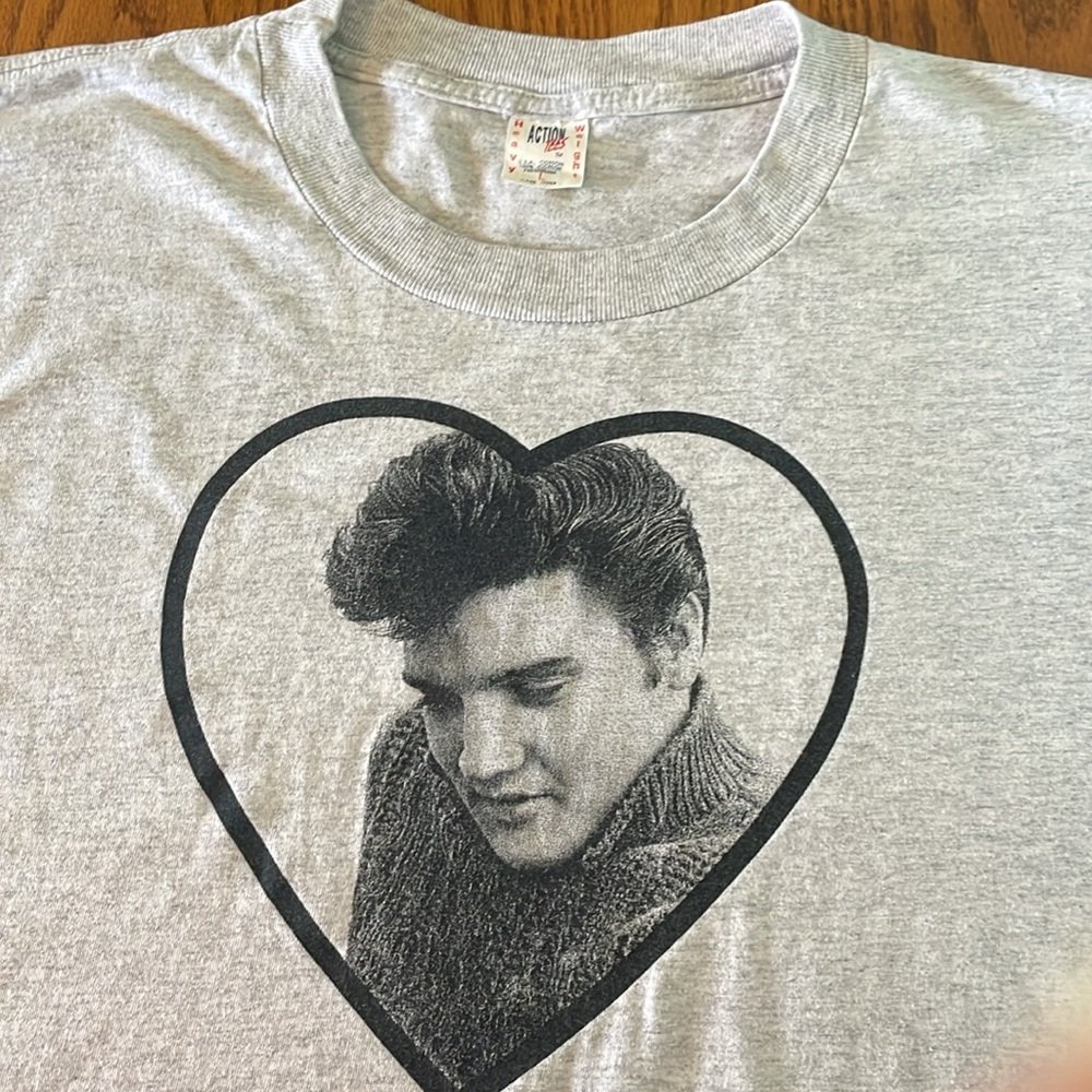 Action T-shirt size Large gray.
